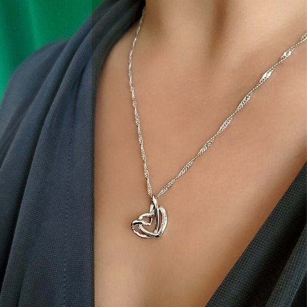 To My Mom Interlocking Heart Necklace "Our Heart Are Always Linked Together"