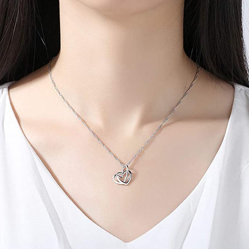 To My Mom Interlocking Heart Necklace "Our Heart Are Always Linked Together"