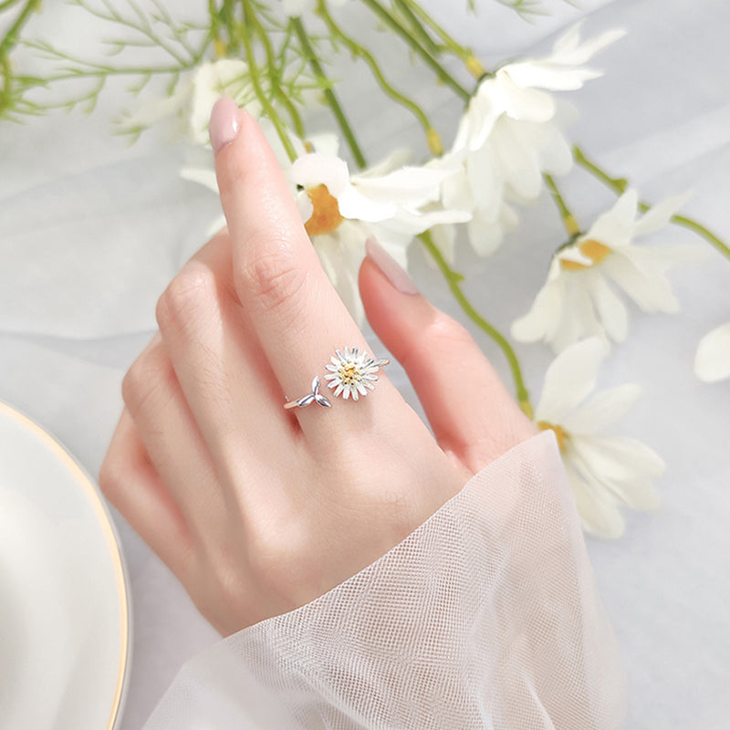 Blooming Daisy Flower Ring - Happy Birthday to April Girl