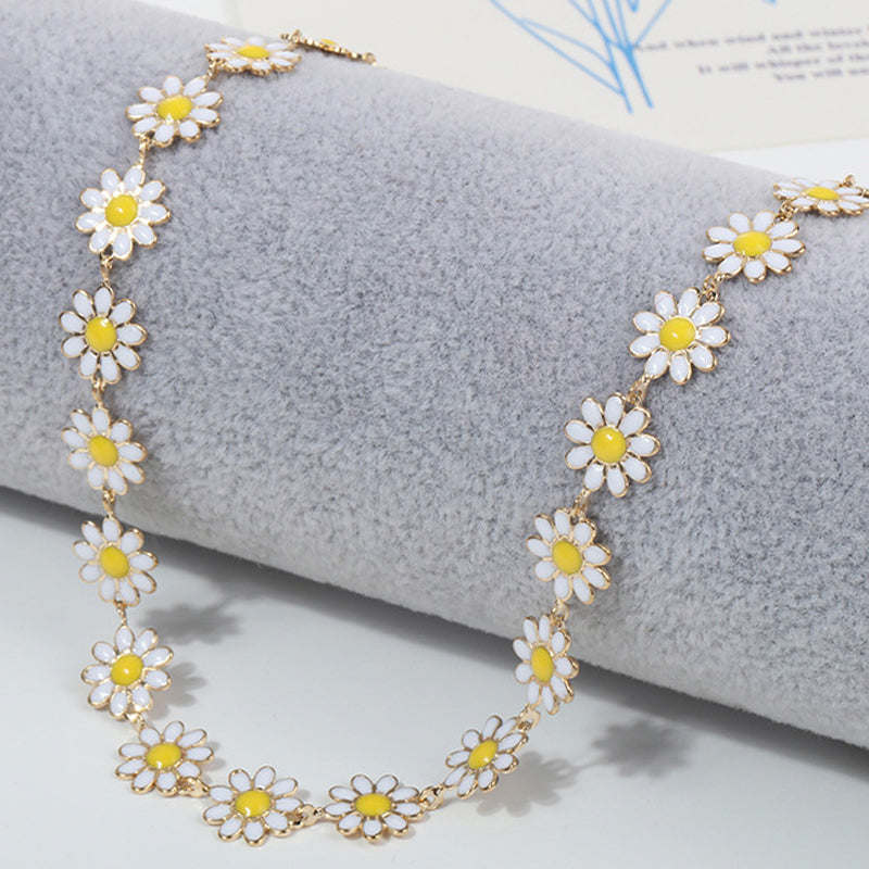 Dainty Daisy Flower Choker Necklace